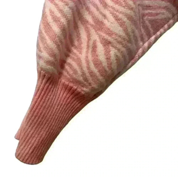 NWOT BCBG Generation Women’s Cropped Cardigan Pink And White Tiger Print… - Picture 8 of 10